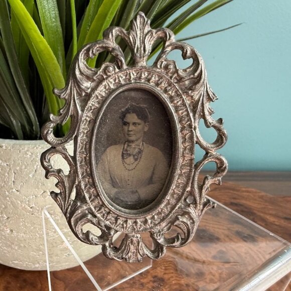 Antique Mini Metal Oval Victorian Picture Frame with Pedestal Stand 1870 Picture - Picture 1 of 10